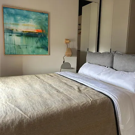 Modern Loft Near The City, Old Watermill Apartment